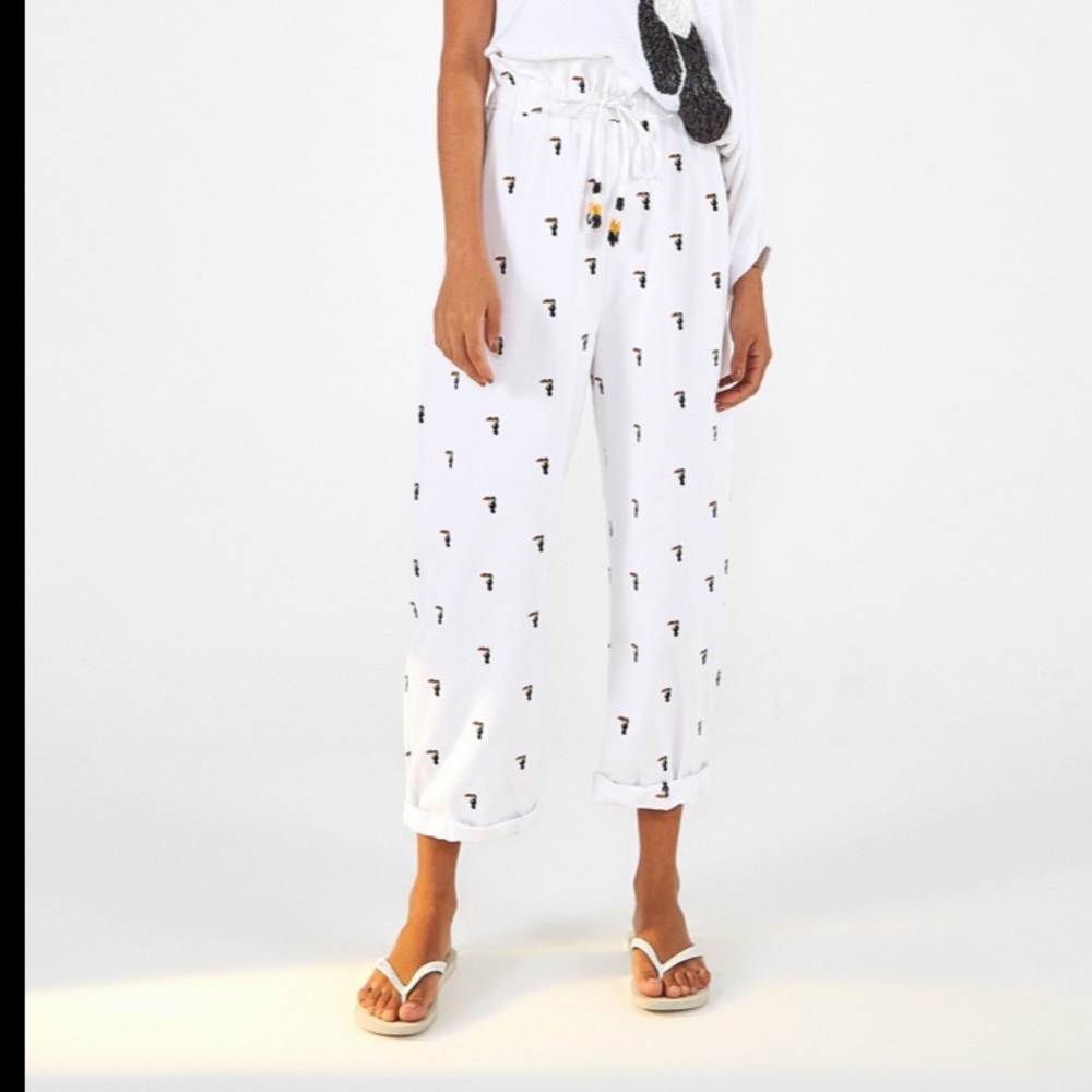 Farm Rio toucan embroidered white pants NWT